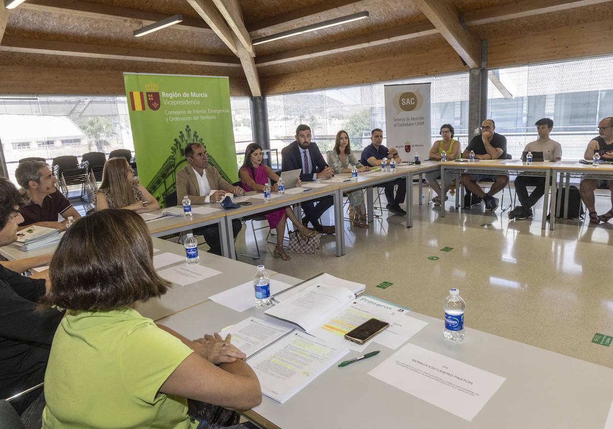 Primera reunión del renovado Consejo Asesor Regional de Participación Ciudadana, ayer, en la Universidad Politécnica de Cartagena.