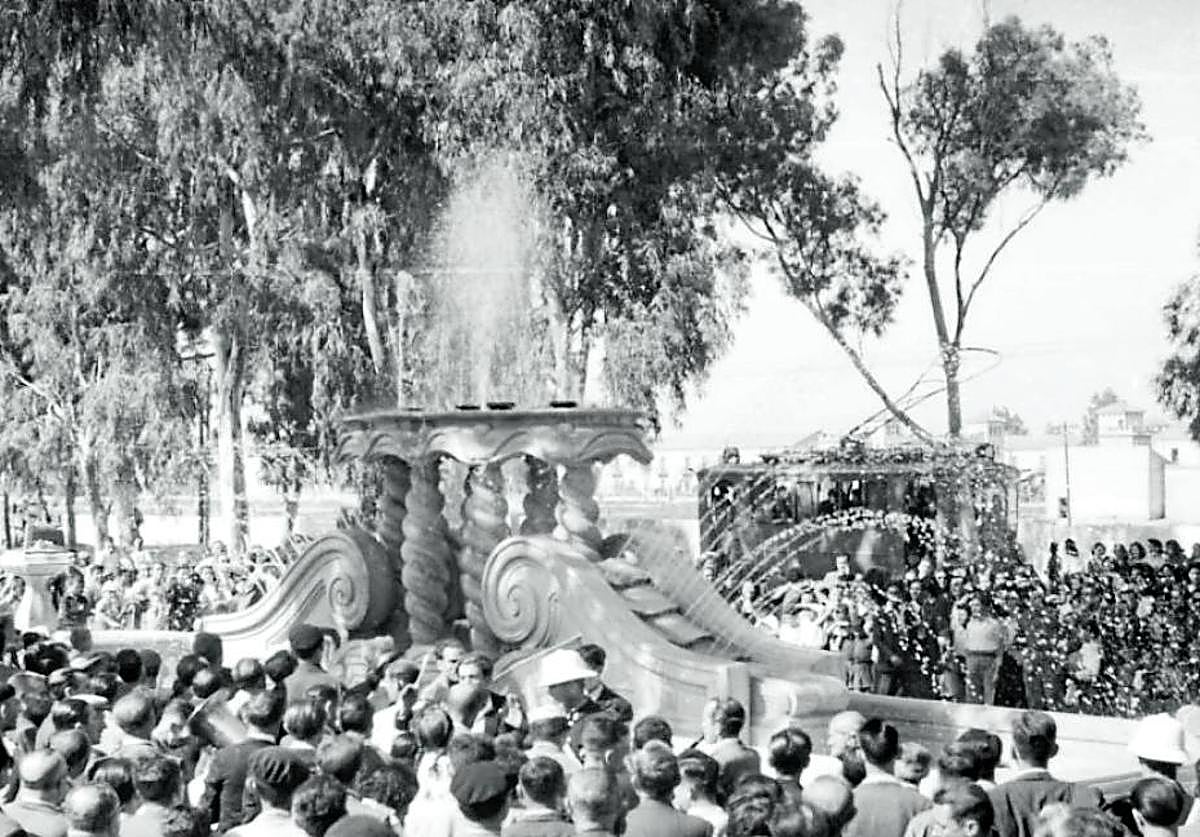 Instantánea de la inauguración del anhelado Canal de Cartagena, en 1945.