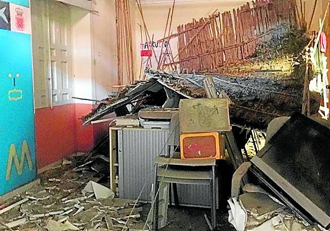 Aspecto que presenta el interior de la fábrica tras varios derrumbes.