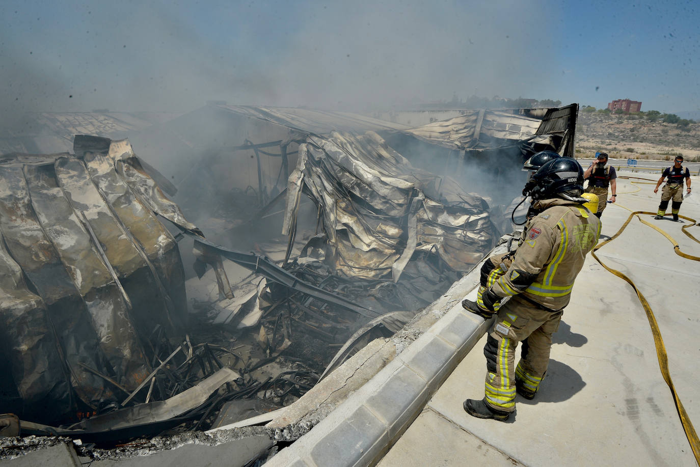Arde una nave industrial en el polígono La Polvorista de Molina