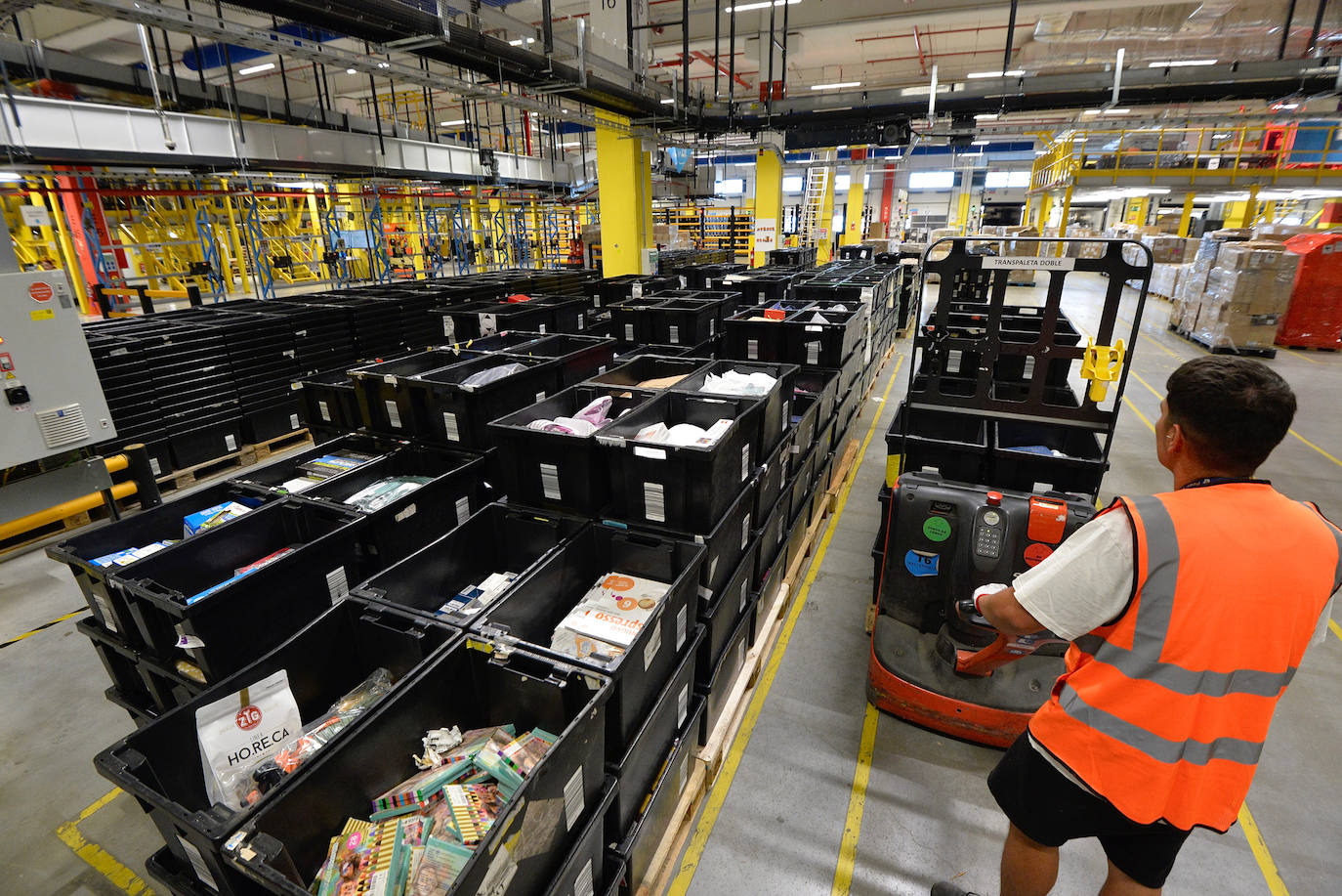 El centro logístico de Amazon en Corvera, en imágenes