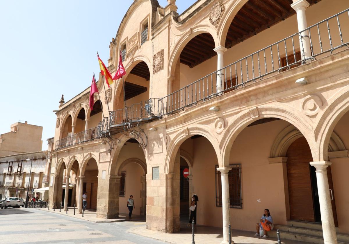 Fachada principal del edificio del Ayuntamiento.