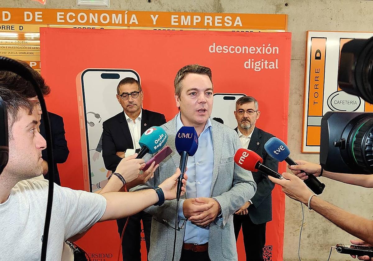 El gerente del Plan de Desconexión Digital, Francisco José Cámara, este martes en la presentación.