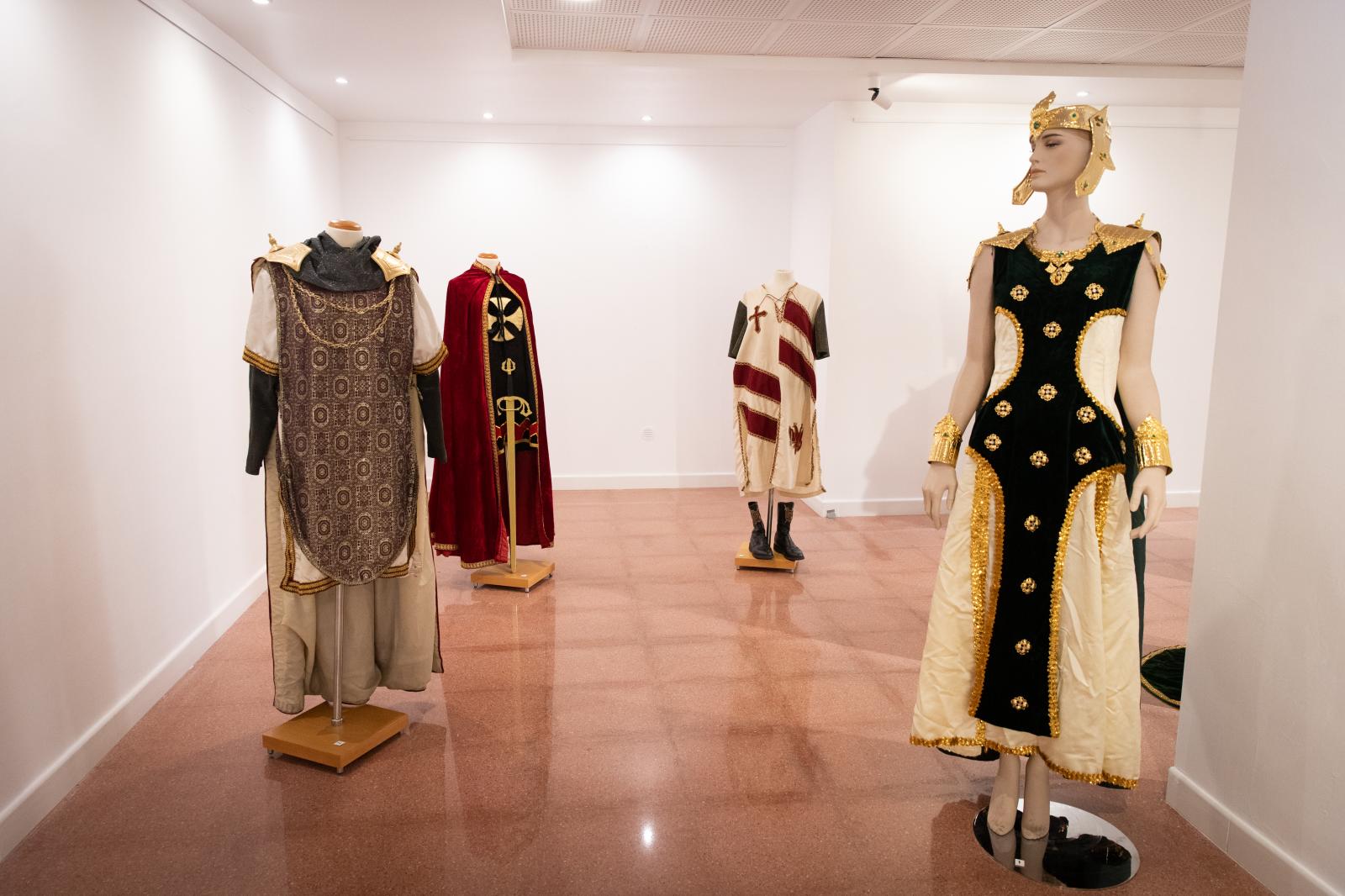 La exposición de los Caballeros del Rey Fernando en Orihuela, en imágenes