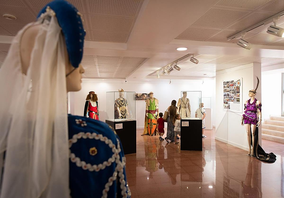 La exposición de los Caballeros del Rey Fernando en Orihuela, en imágenes