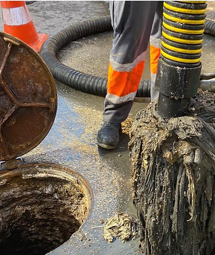 Imagen secundaria 2 - Las toallitas y otros residuos suponen a Torrevieja un gasto extra de medio millón al año.