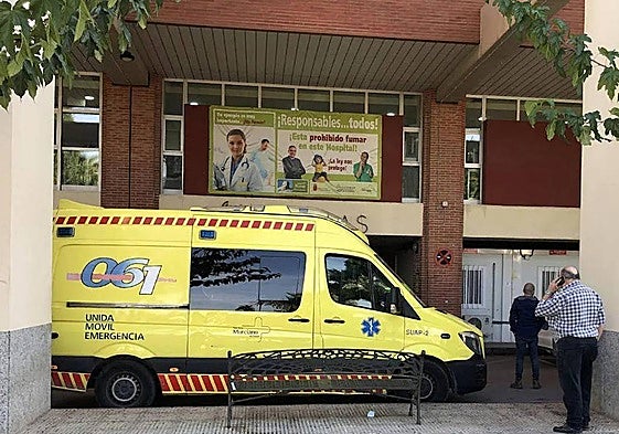 Puerta de Urgencias del hospital Virgen de la Arrixaca, en una imagen de archivo.
