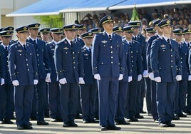 Acto que coronó la formación de la 75 promoción de oficiales en la Academia General del Aire.