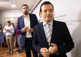 José Ángel Antelo y José Manuel Pancorbo, ayer, tras anunciar que dimiten.