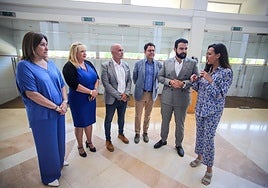 Carmen Conesa (d), con el alcalde de La Unión, Joaquín Zapata; Manuel Cebrián, y el director del festival, Julio García Cegarra, en la presentación.