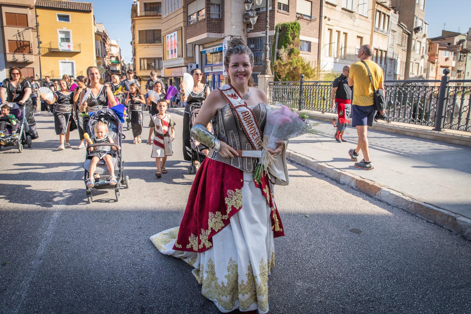 La ofrenda de flores de los Moros y Cristianos de Orihuela, en imágenes