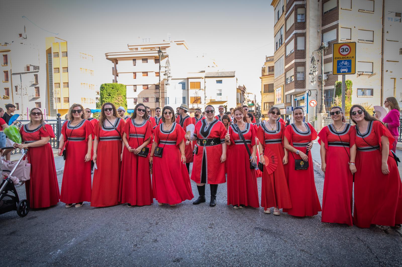 La ofrenda de flores de los Moros y Cristianos de Orihuela, en imágenes