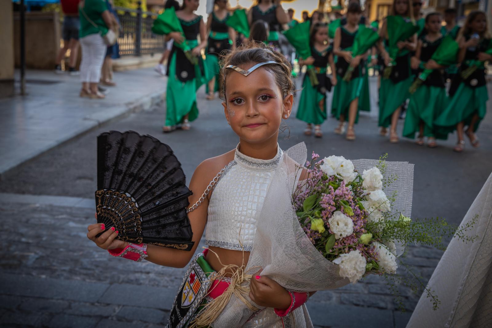 La ofrenda de flores de los Moros y Cristianos de Orihuela, en imágenes