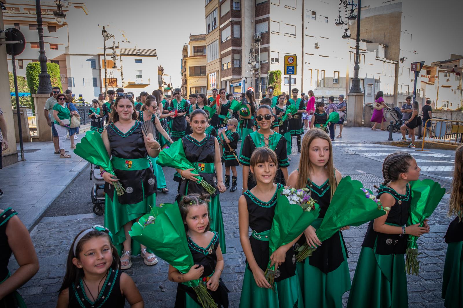 La ofrenda de flores de los Moros y Cristianos de Orihuela, en imágenes