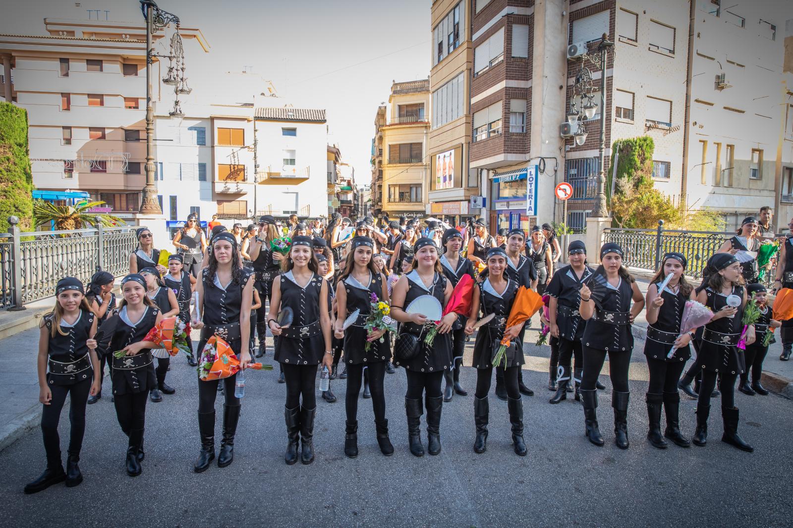 La ofrenda de flores de los Moros y Cristianos de Orihuela, en imágenes