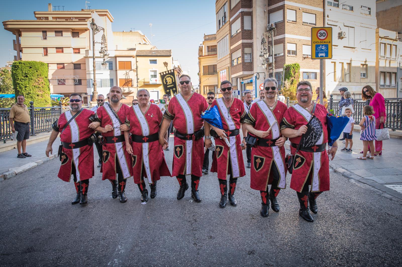 La ofrenda de flores de los Moros y Cristianos de Orihuela, en imágenes