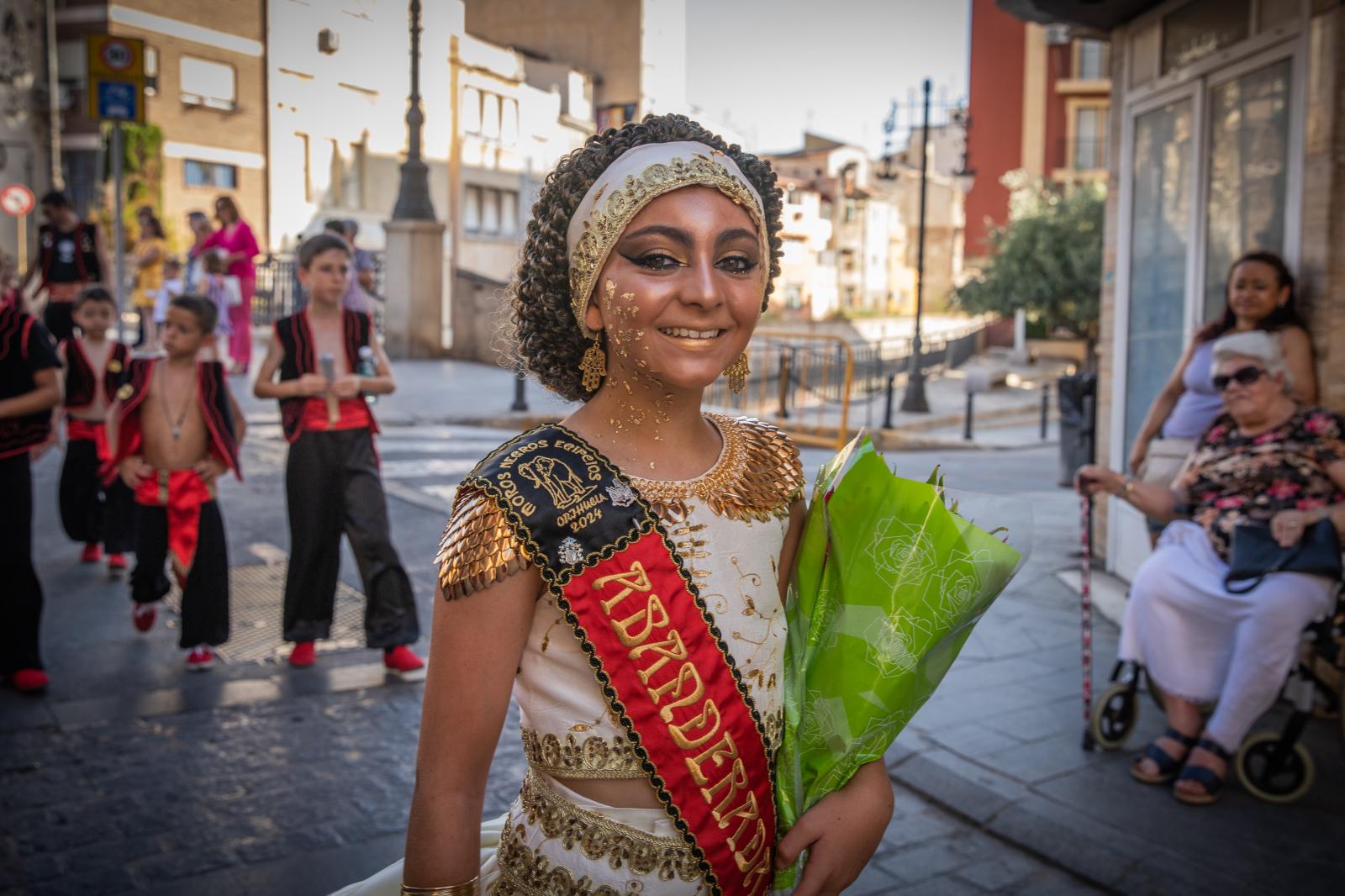 La ofrenda de flores de los Moros y Cristianos de Orihuela, en imágenes