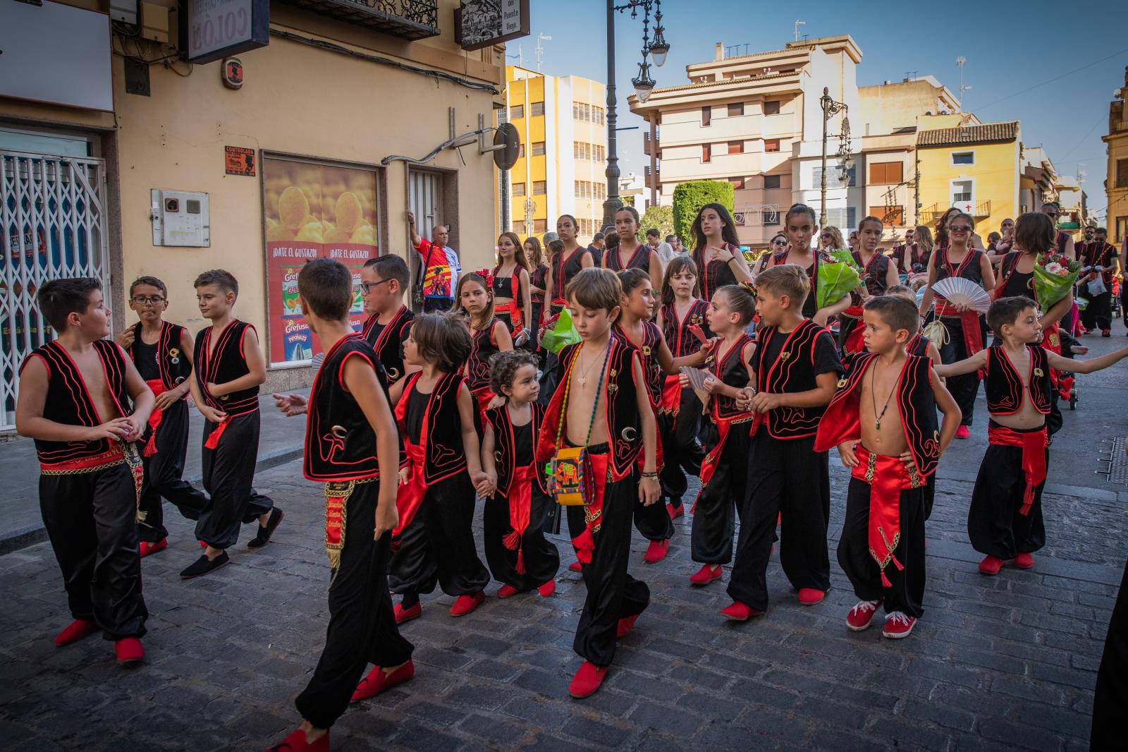 La ofrenda de flores de los Moros y Cristianos de Orihuela, en imágenes