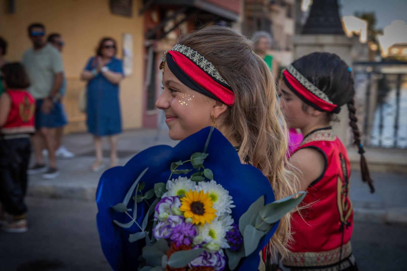 La ofrenda de flores de los Moros y Cristianos de Orihuela, en imágenes