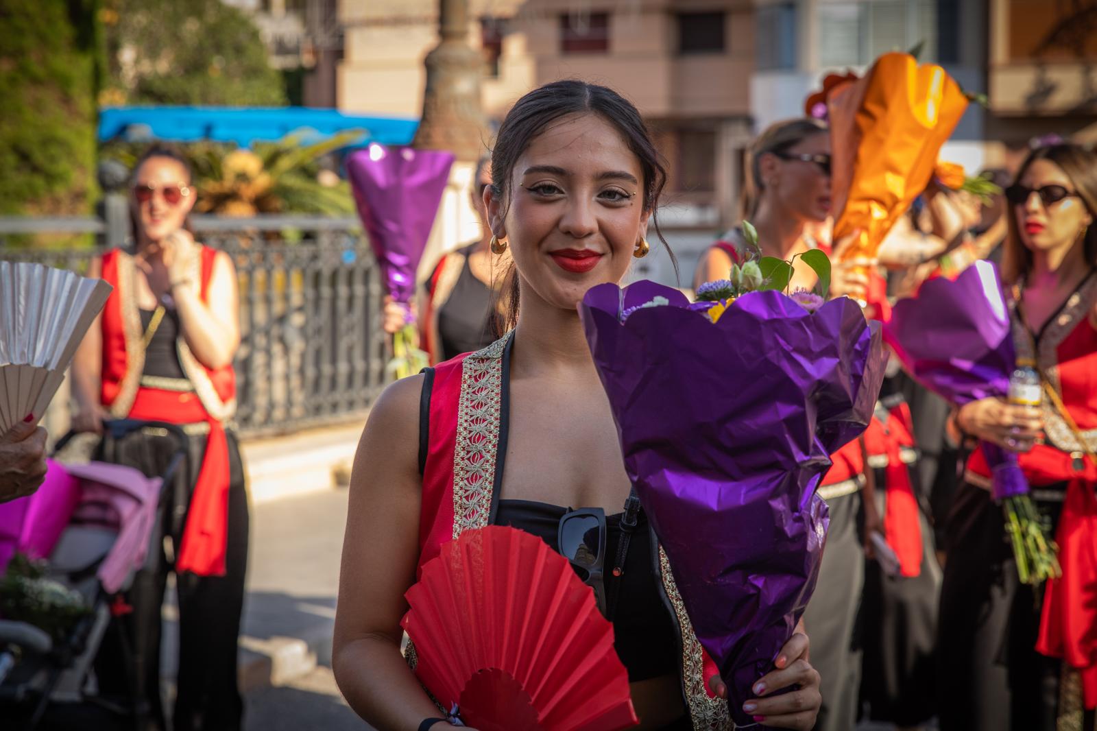 La ofrenda de flores de los Moros y Cristianos de Orihuela, en imágenes