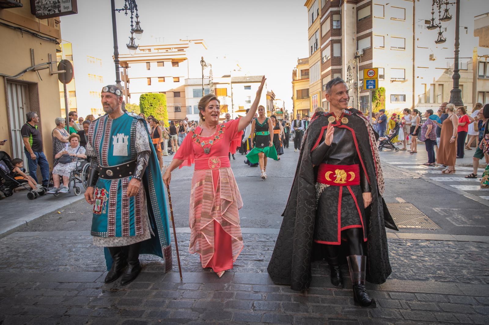 La ofrenda de flores de los Moros y Cristianos de Orihuela, en imágenes