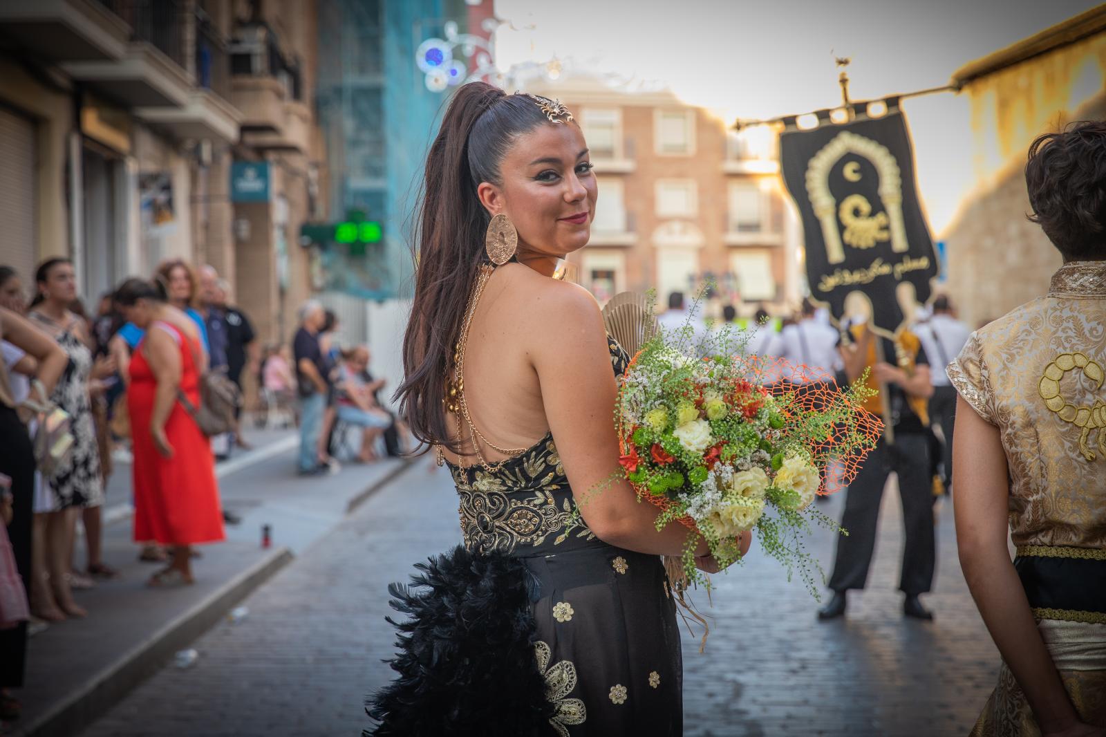 La ofrenda de flores de los Moros y Cristianos de Orihuela, en imágenes