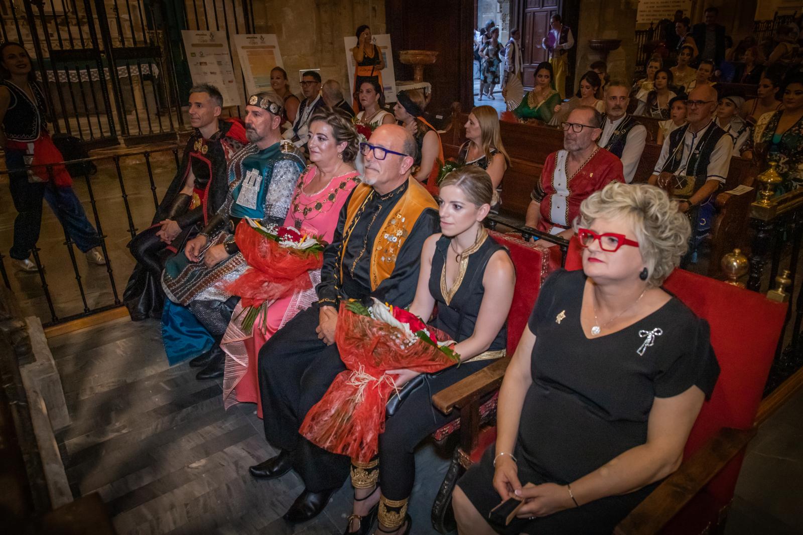 La ofrenda de flores de los Moros y Cristianos de Orihuela, en imágenes