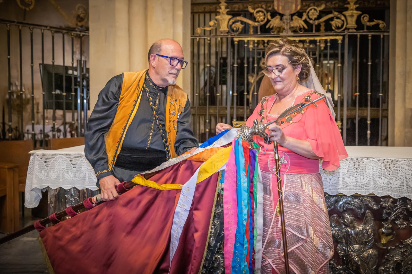 La ofrenda de flores de los Moros y Cristianos de Orihuela, en imágenes