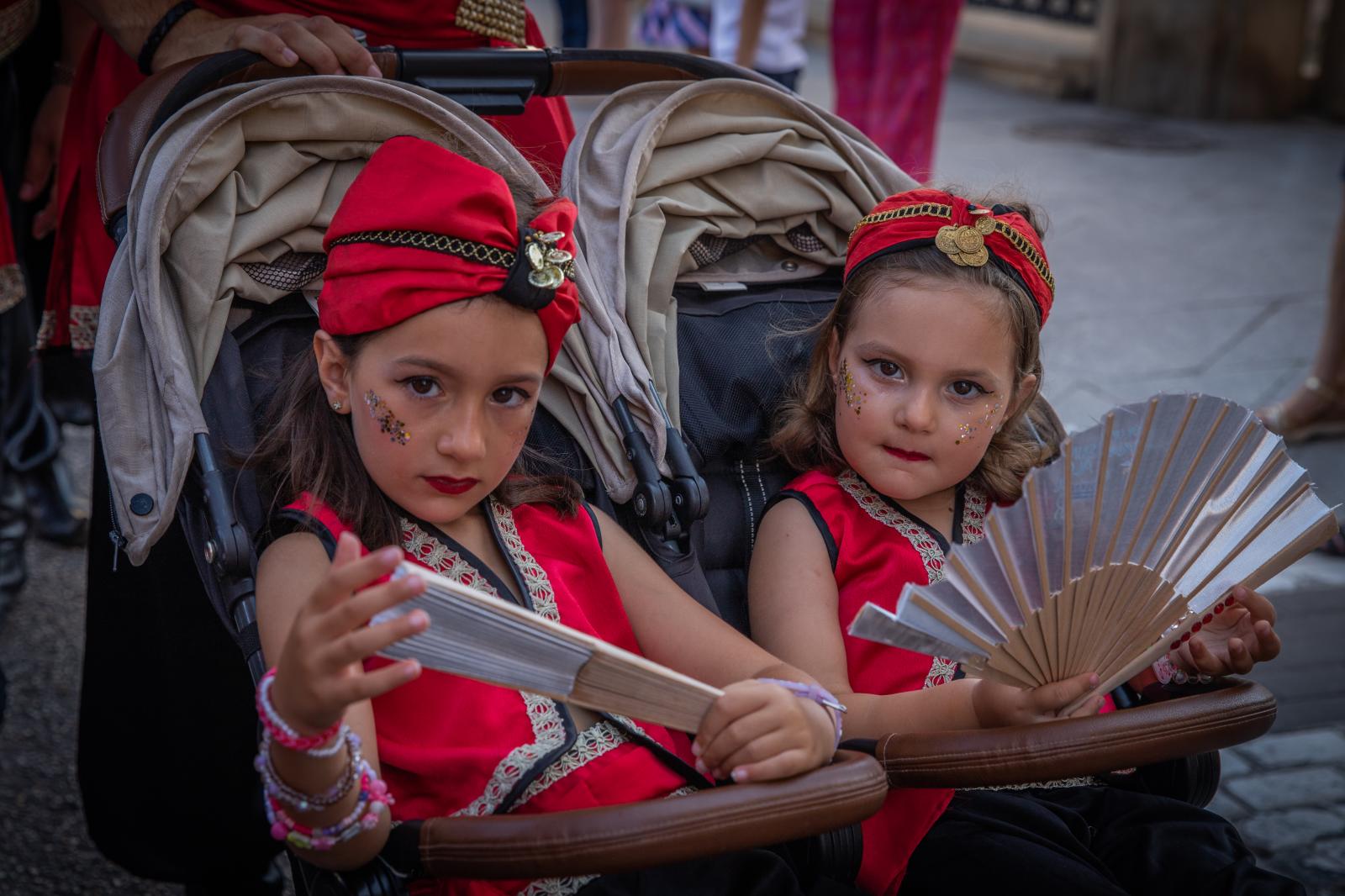 La ofrenda de flores de los Moros y Cristianos de Orihuela, en imágenes