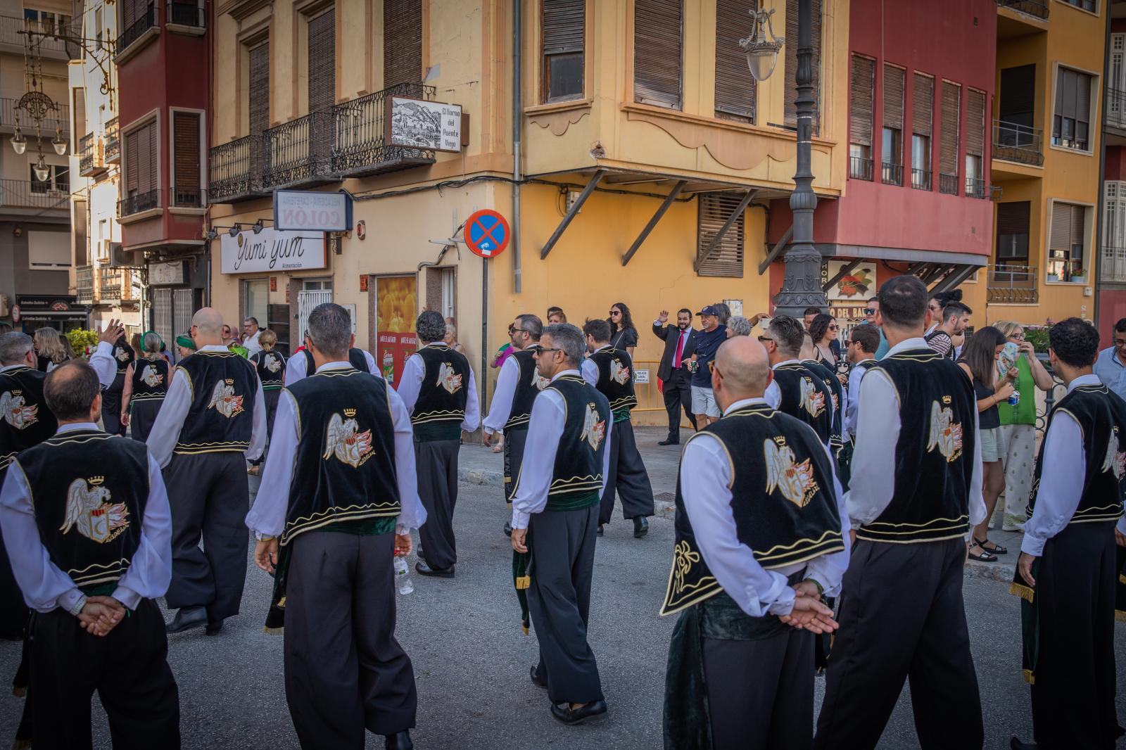 La ofrenda de flores de los Moros y Cristianos de Orihuela, en imágenes