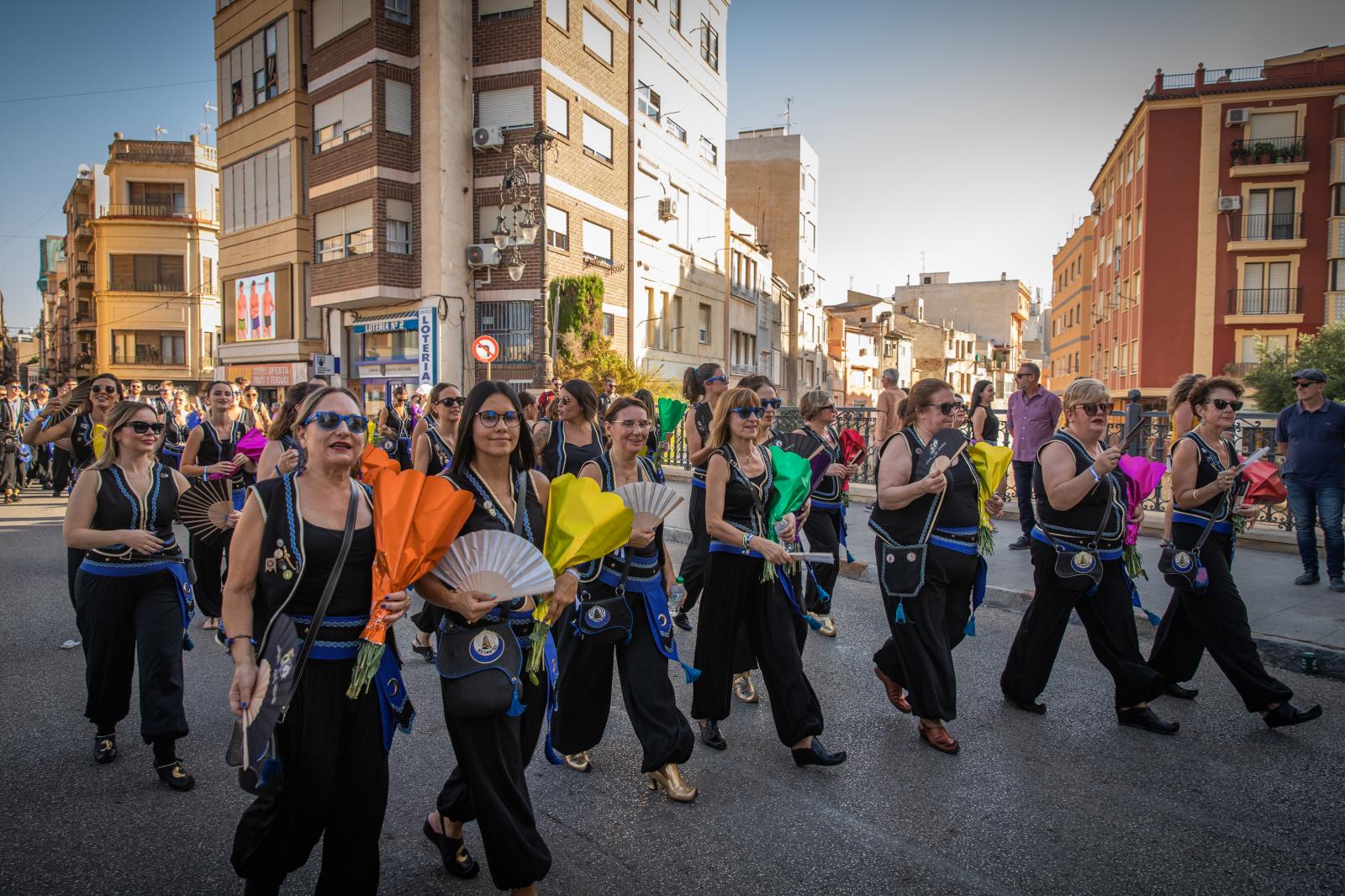 La ofrenda de flores de los Moros y Cristianos de Orihuela, en imágenes