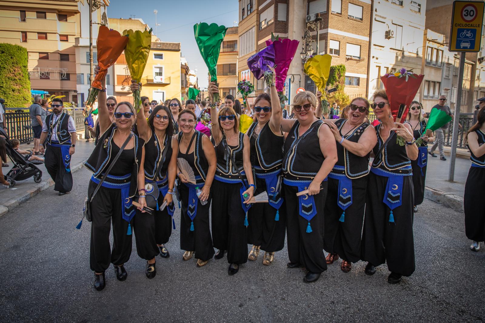 La ofrenda de flores de los Moros y Cristianos de Orihuela, en imágenes