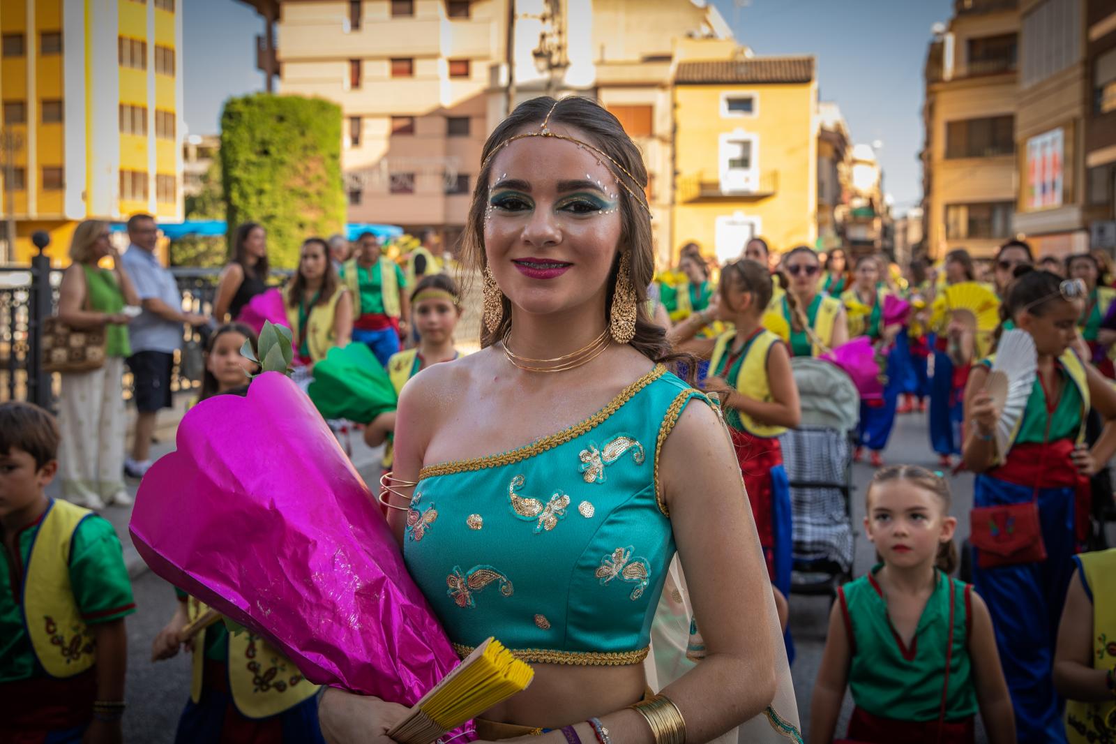 La ofrenda de flores de los Moros y Cristianos de Orihuela, en imágenes