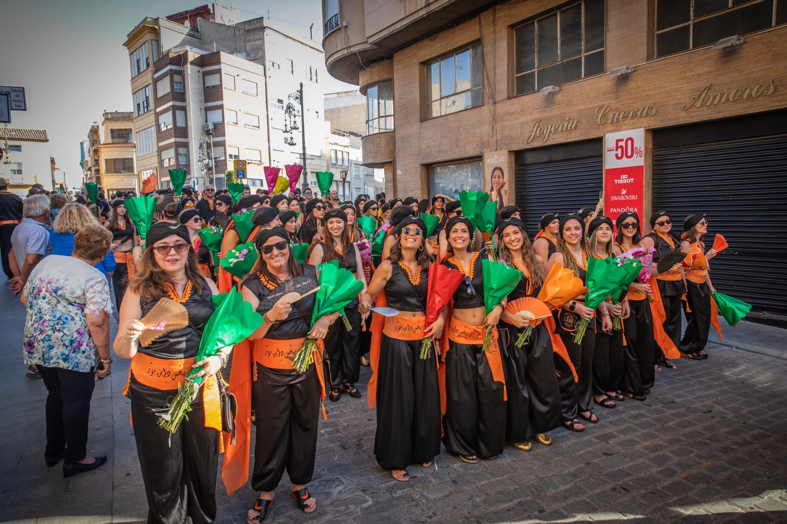 La ofrenda de flores de los Moros y Cristianos de Orihuela, en imágenes