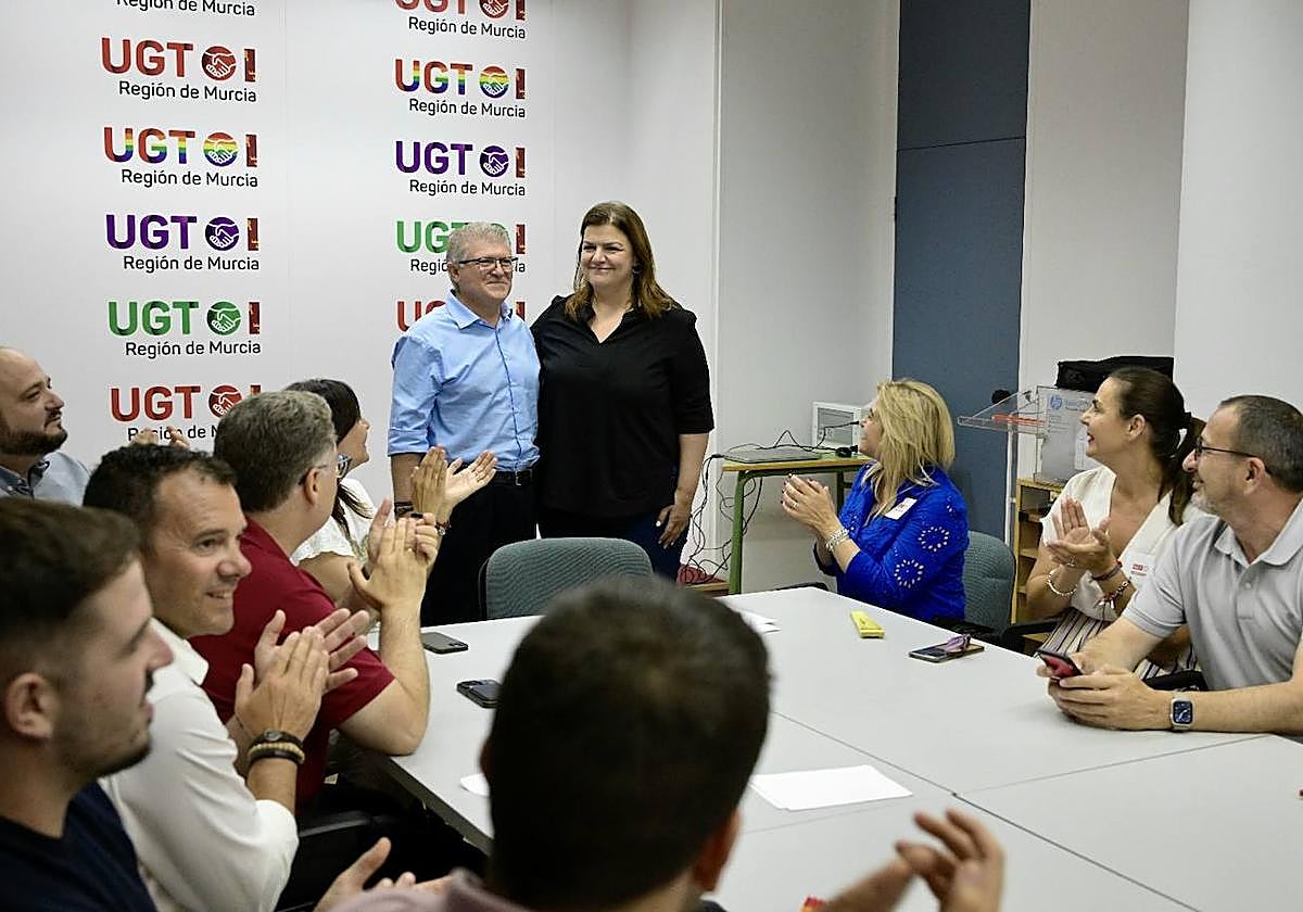 José Vélez y María Jesús López Moreno, este lunes en el Comité Regional del PSRM-PSOE.