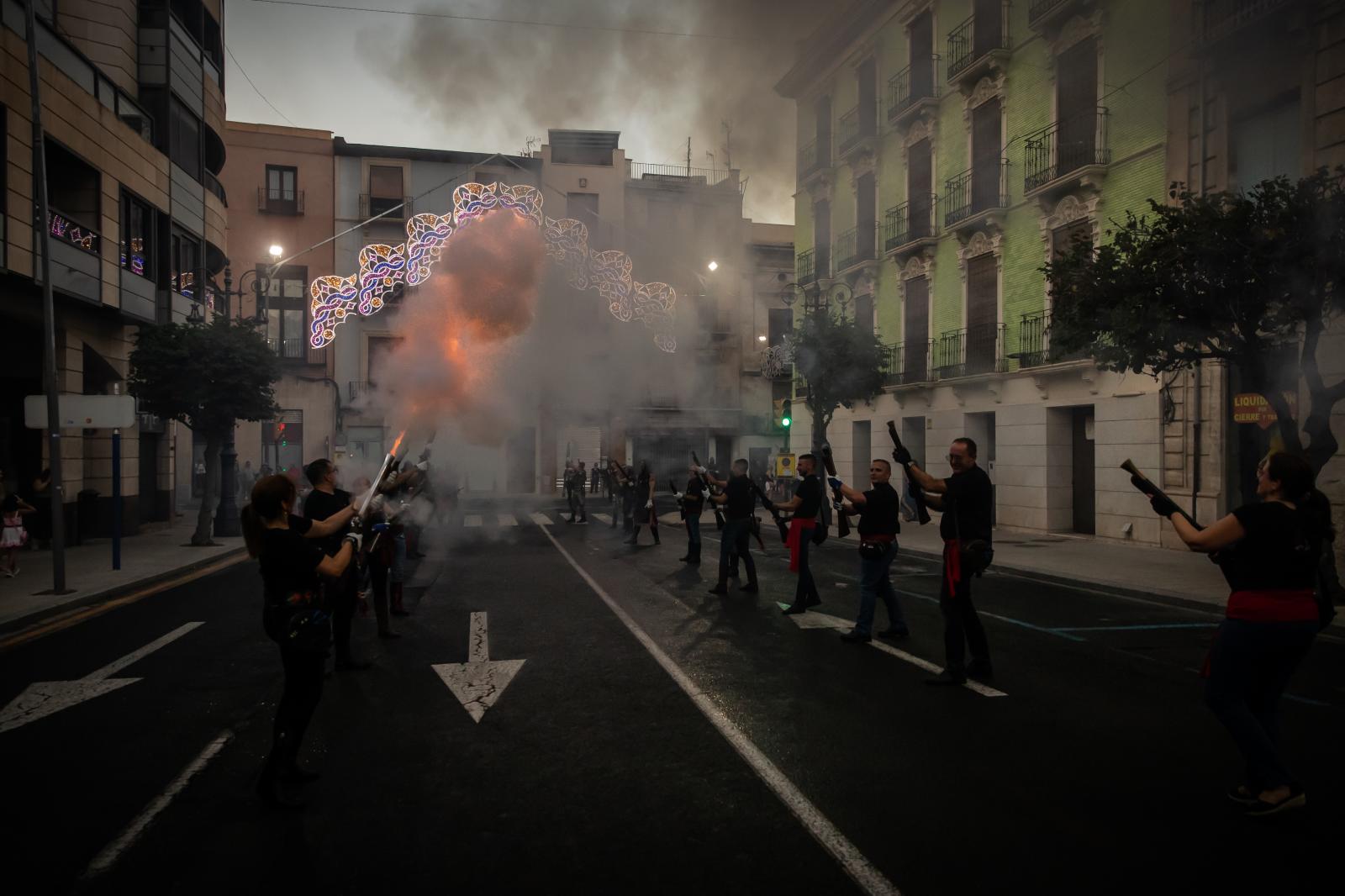 La guerrilla de la pólvora pone a retumbar a Orihuela