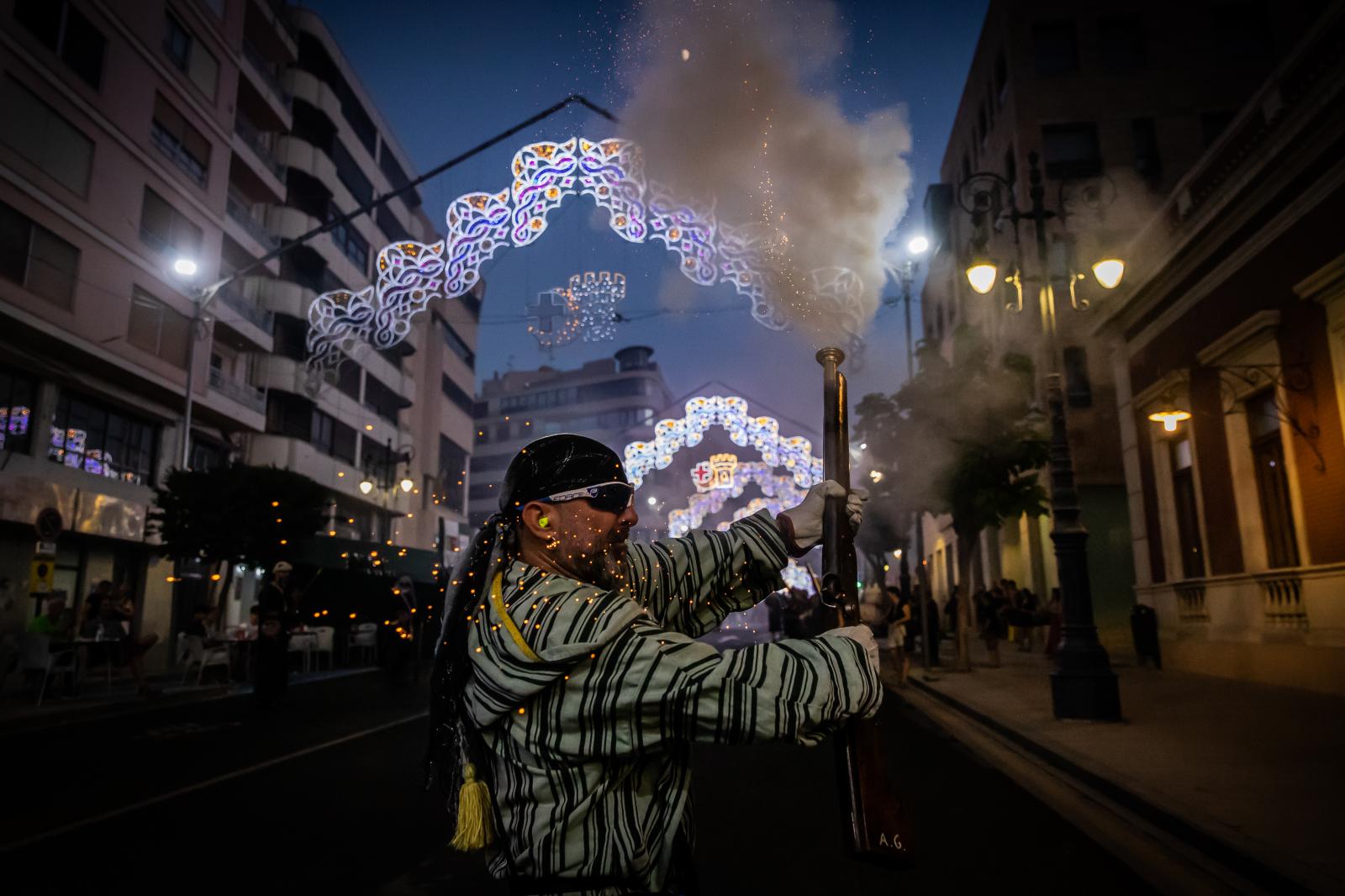 La guerrilla de la pólvora pone a retumbar a Orihuela