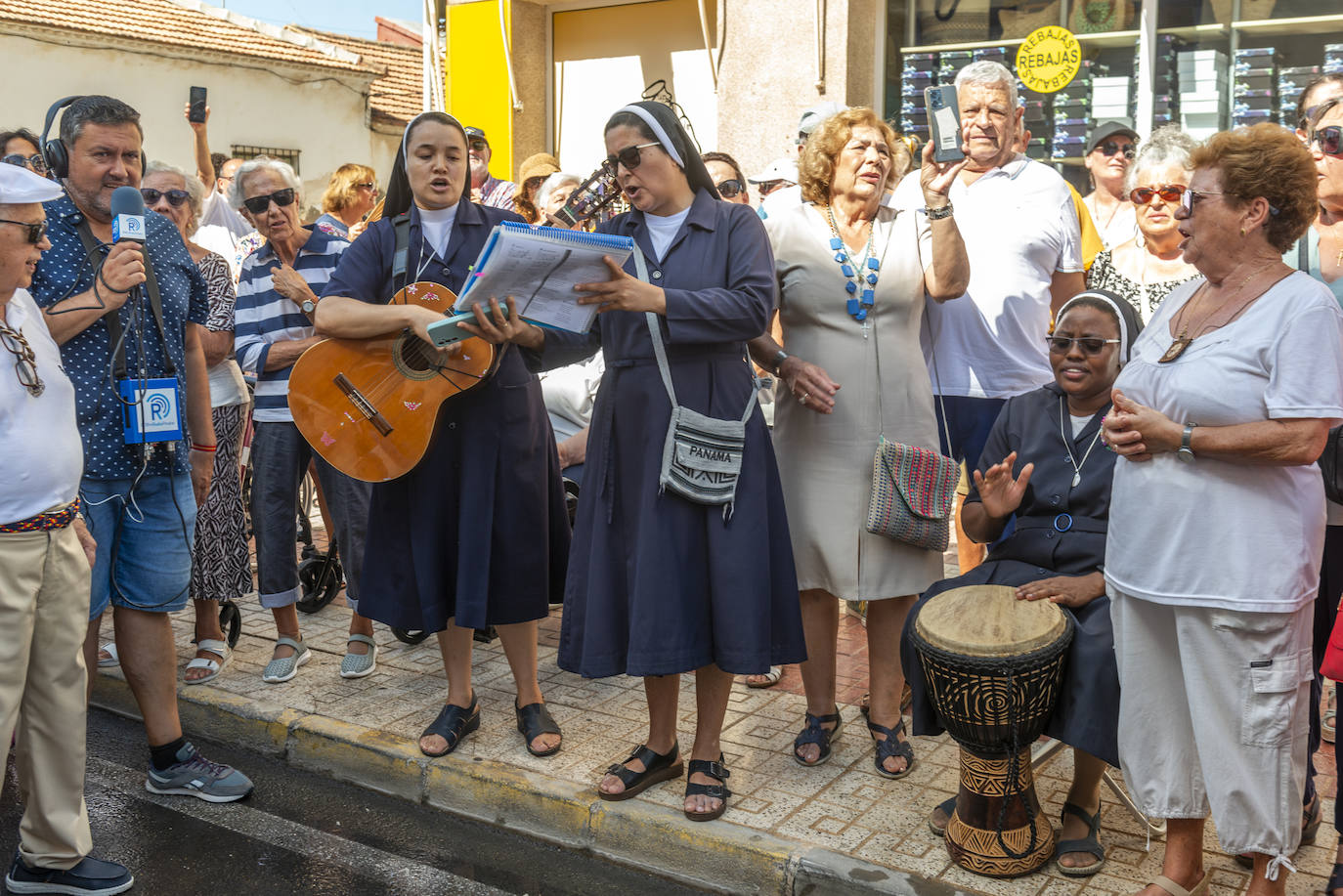 Los pescadores conmemoran a su patrona, la Virgen del Carmen, en imágenes