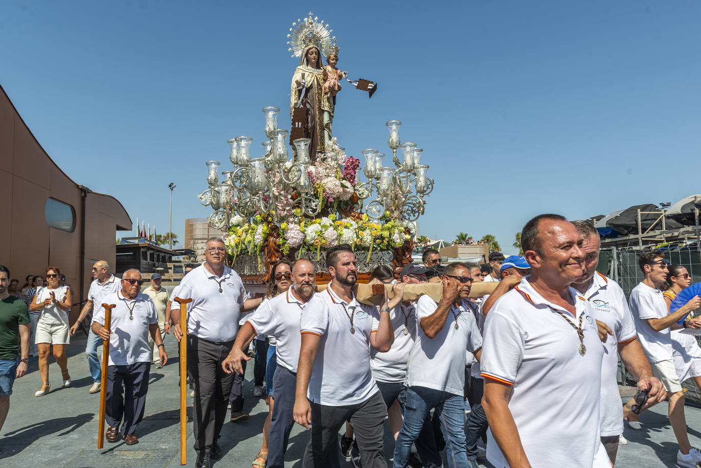 Los pescadores conmemoran a su patrona, la Virgen del Carmen, en imágenes