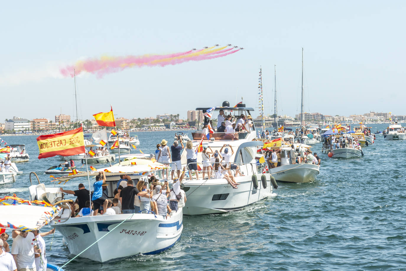 Los pescadores conmemoran a su patrona, la Virgen del Carmen, en imágenes