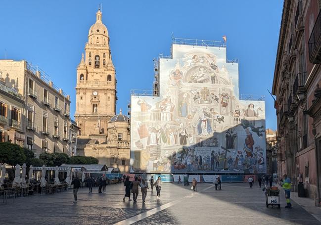 Llegada a la plaza del Cardenal Belluga, con la Catedral de Murcia al fondo.