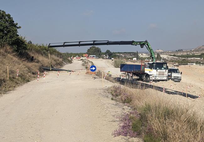 Tramo de la vía verde cortado por obras.