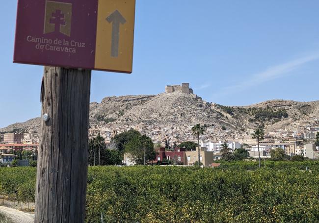 Llegada a Mula, con el castillo presidiendo el entorno.