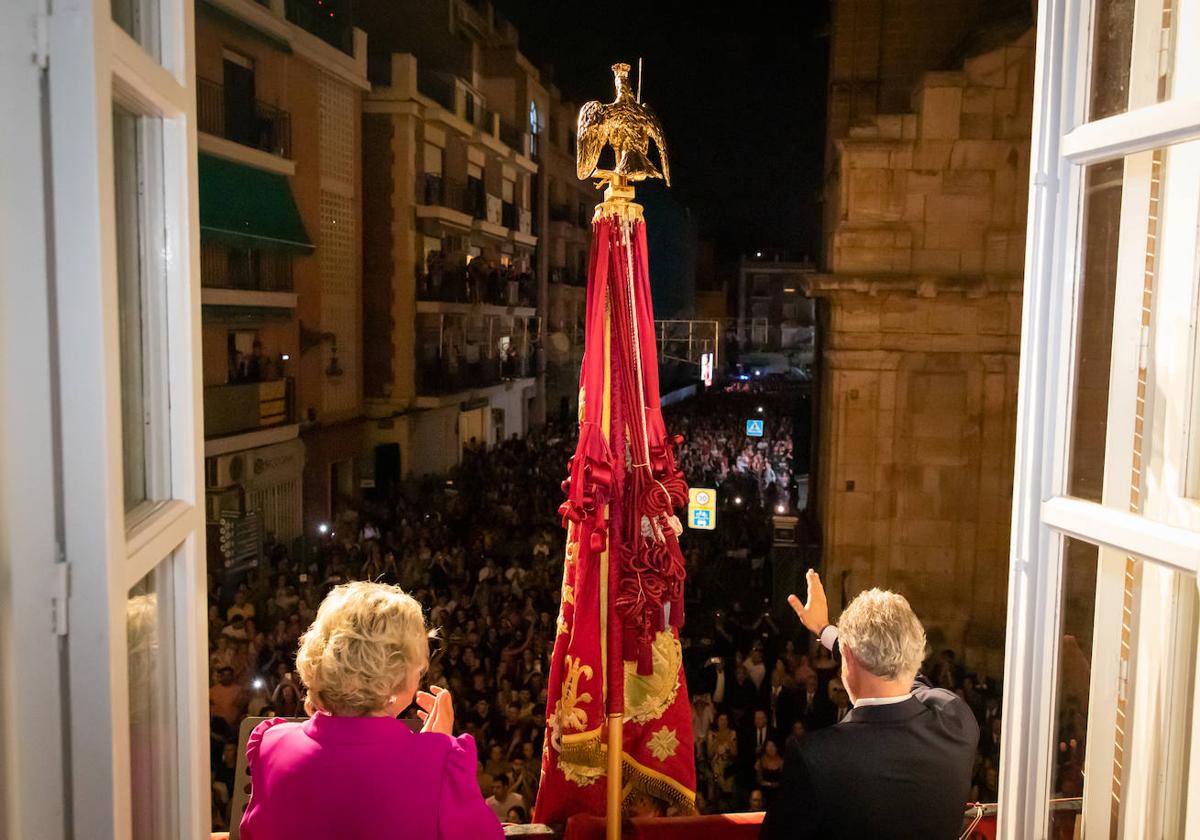Las imágenes de la Exposición de la Gloriosa Enseña del Oriol en Orihuela