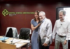 Tomás Salvador Fernández (en el centro) junto a la directora gerente del SMS, Isabel Ayala, y el subdirector general de Calidad Asistencial, Carlos Arenas, en un acto reciente.