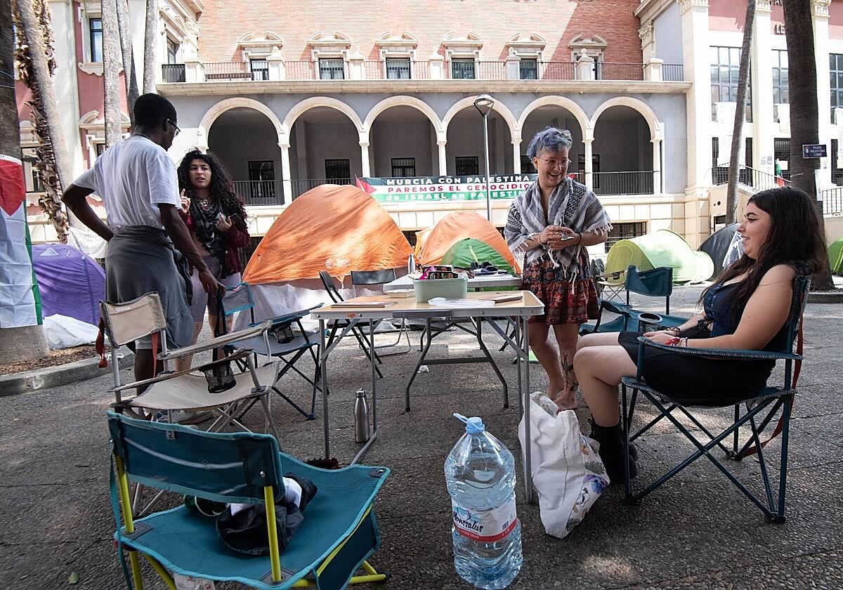 Imagen de archivo de una acampada propalestina en el campus de La Merced.