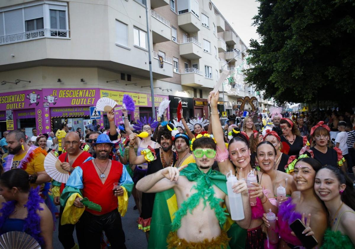 Los comparsas escogieron variedad de temas para el disfraz.