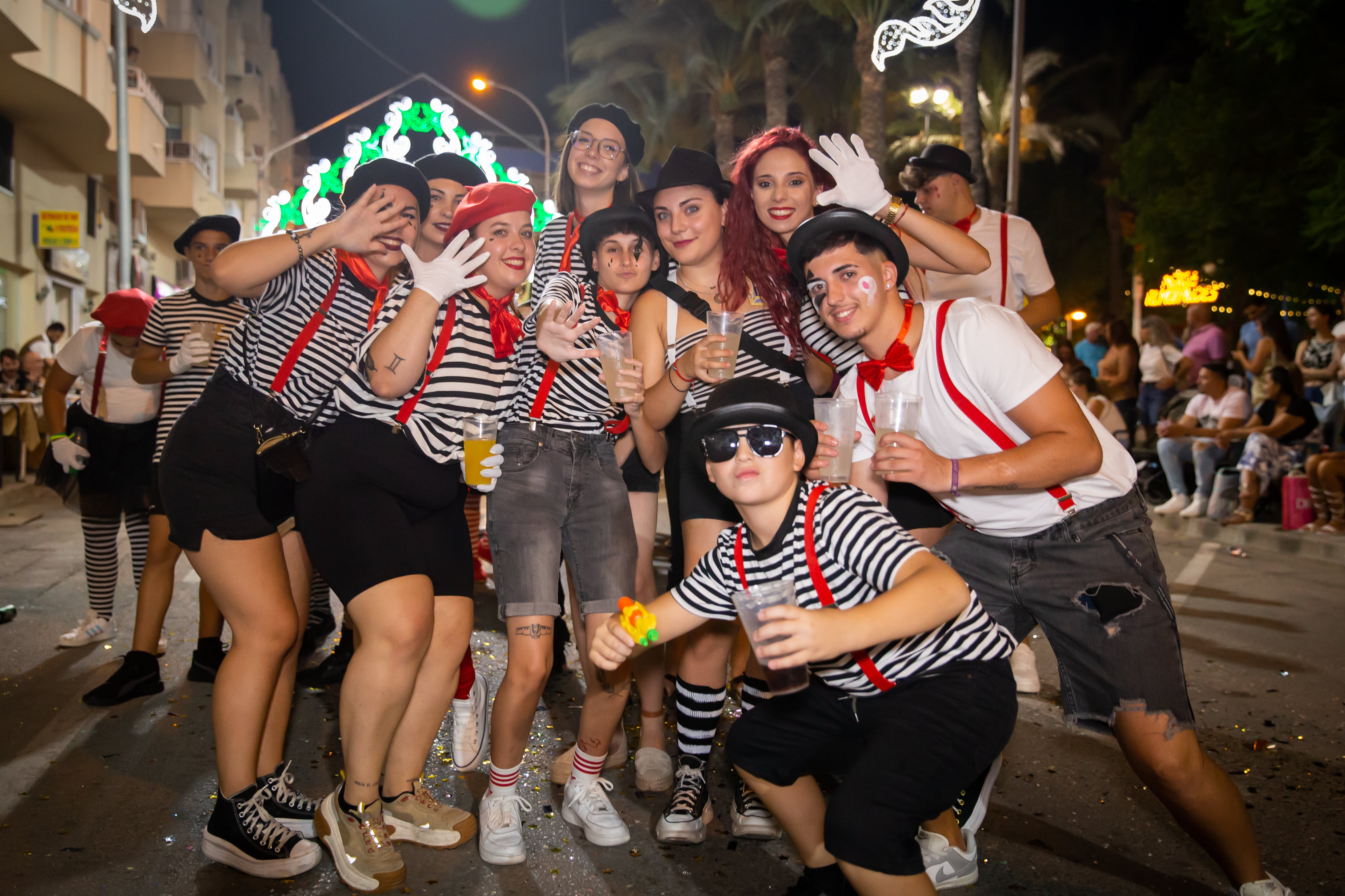 Las imágenes de la retreta festera de Orihuela