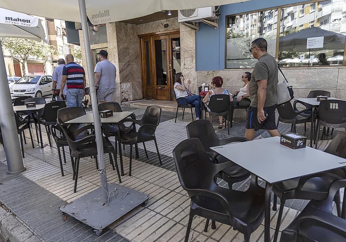 Terraza en una calle de Cartagena en una imagen de archivo.