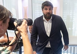 Fernando López Miras, en su llegada a la Junta Directiva Nacional del Partido Popular.